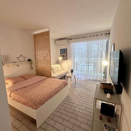 Studio Sur Le Port De Hyeres - A 2Min Des Plages, Clim & Balcon エクステリア 写真