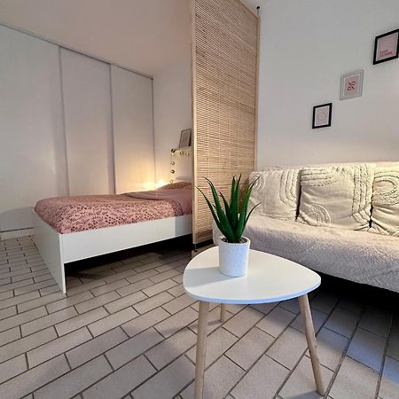 Studio Sur Le Port De Hyeres - A 2Min Des Plages, Clim & Balcon エクステリア 写真