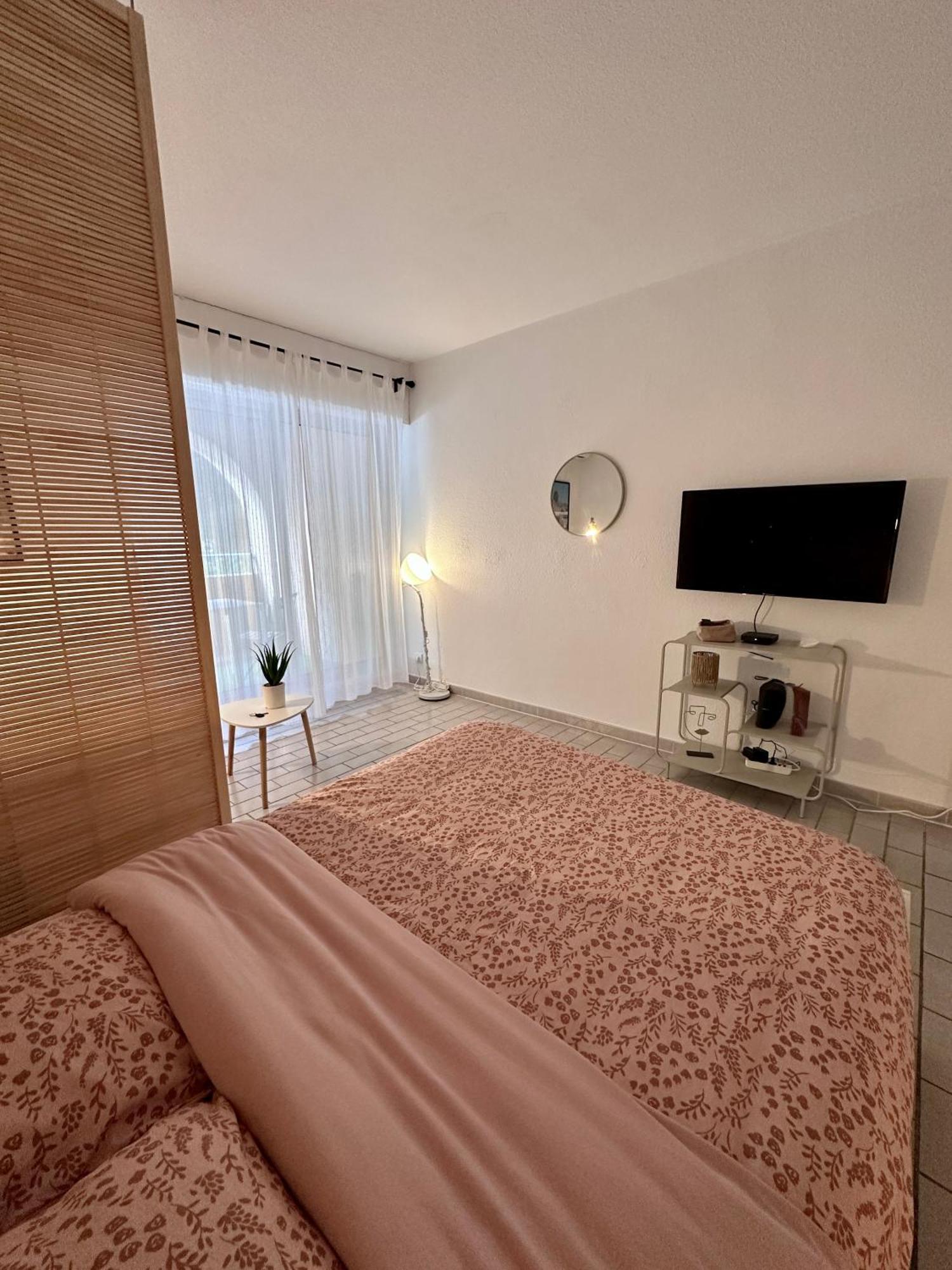 Studio Sur Le Port De Hyeres - A 2Min Des Plages, Clim & Balcon エクステリア 写真