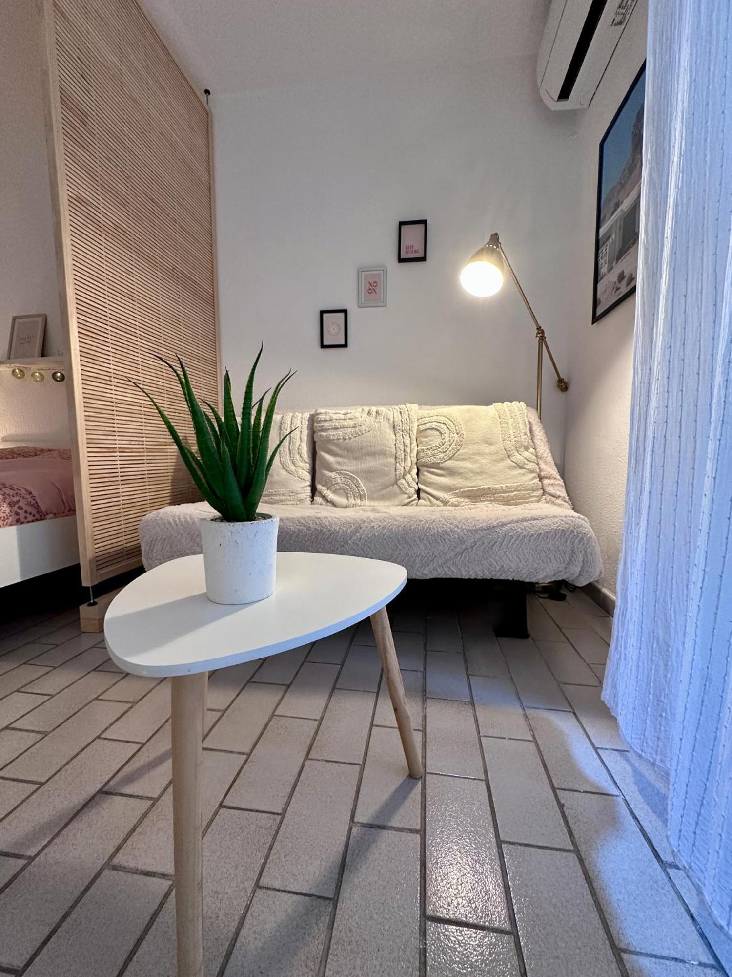 Studio Sur Le Port De Hyeres - A 2Min Des Plages, Clim & Balcon エクステリア 写真