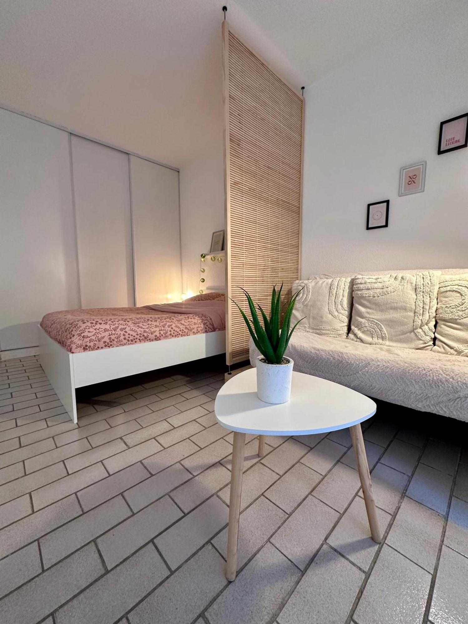 Studio Sur Le Port De Hyeres - A 2Min Des Plages, Clim & Balcon エクステリア 写真