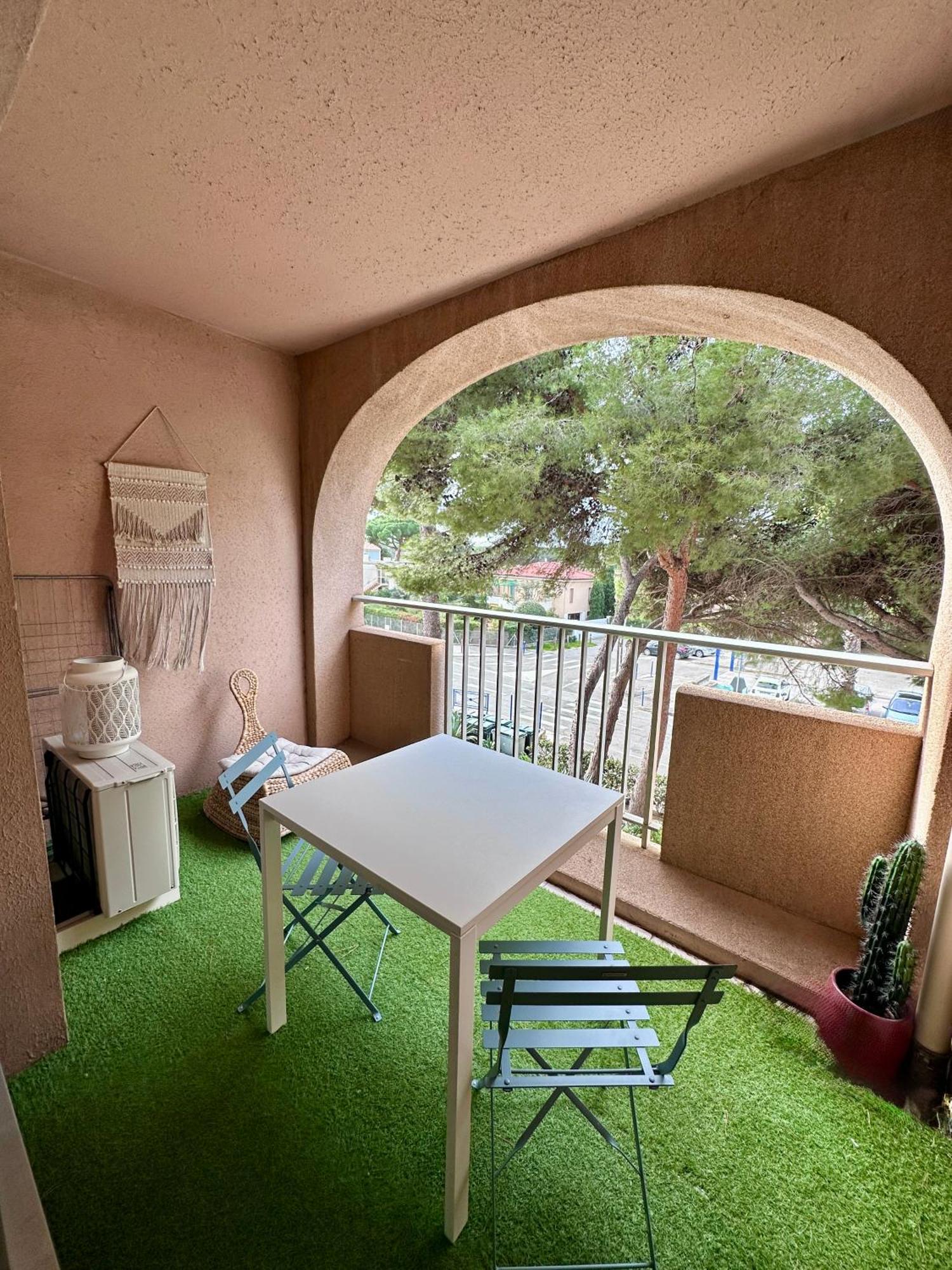 Studio Sur Le Port De Hyeres - A 2Min Des Plages, Clim & Balcon エクステリア 写真